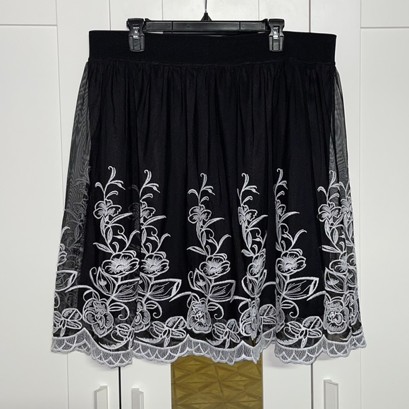 Alfani Floral Pleated Skirt - Black & White - Size XL - Picture 2 of 8